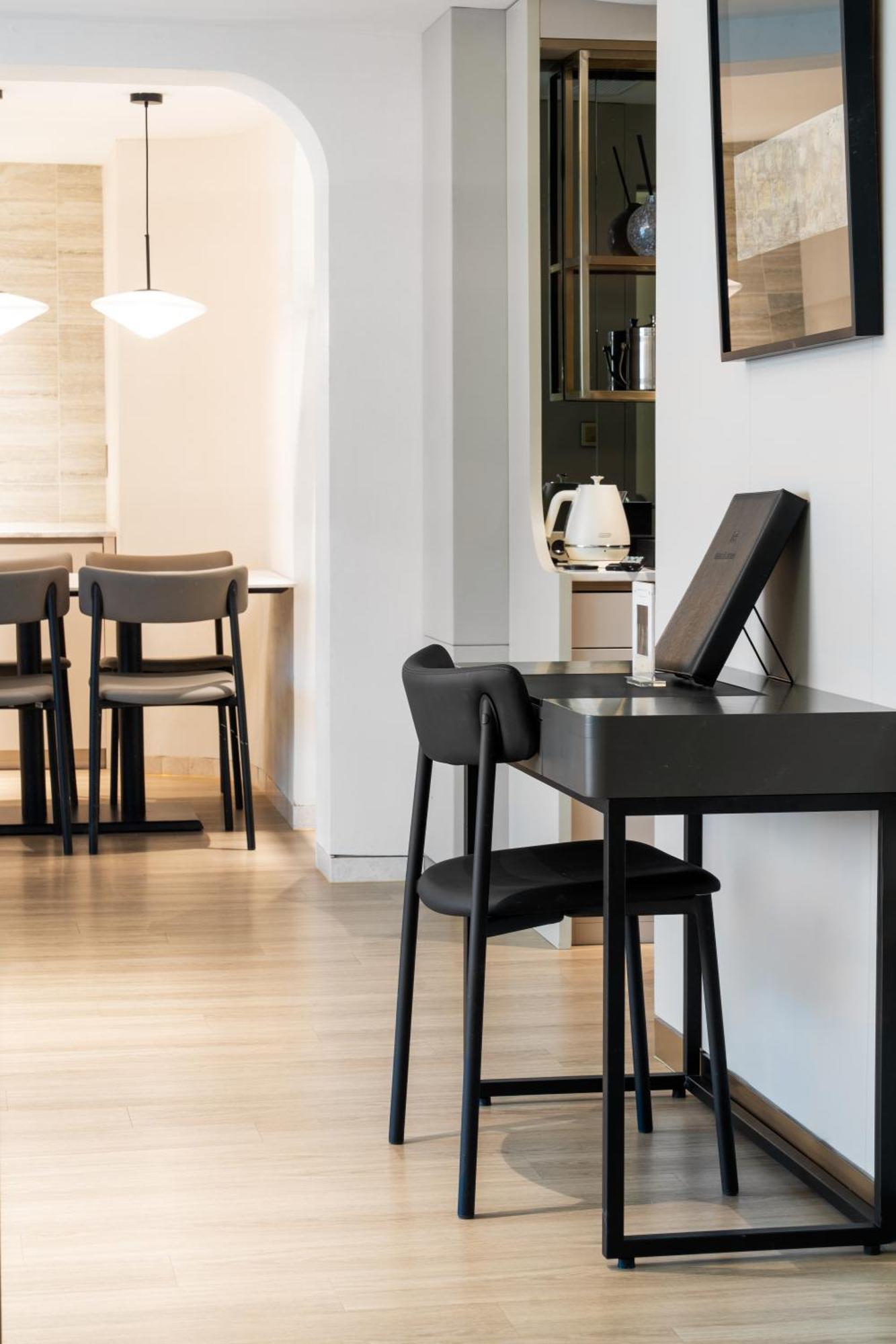 Hotel Eliena Gangnam 4*